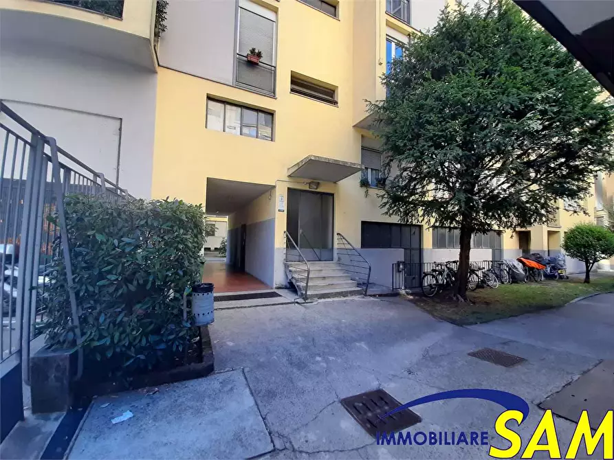 Immagine 25 di Trilocale in vendita  in Via Cadibona 9 a Milano