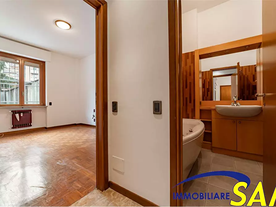 Immagine 19 di Bilocale in affitto  in Via Caposile 8 a Milano