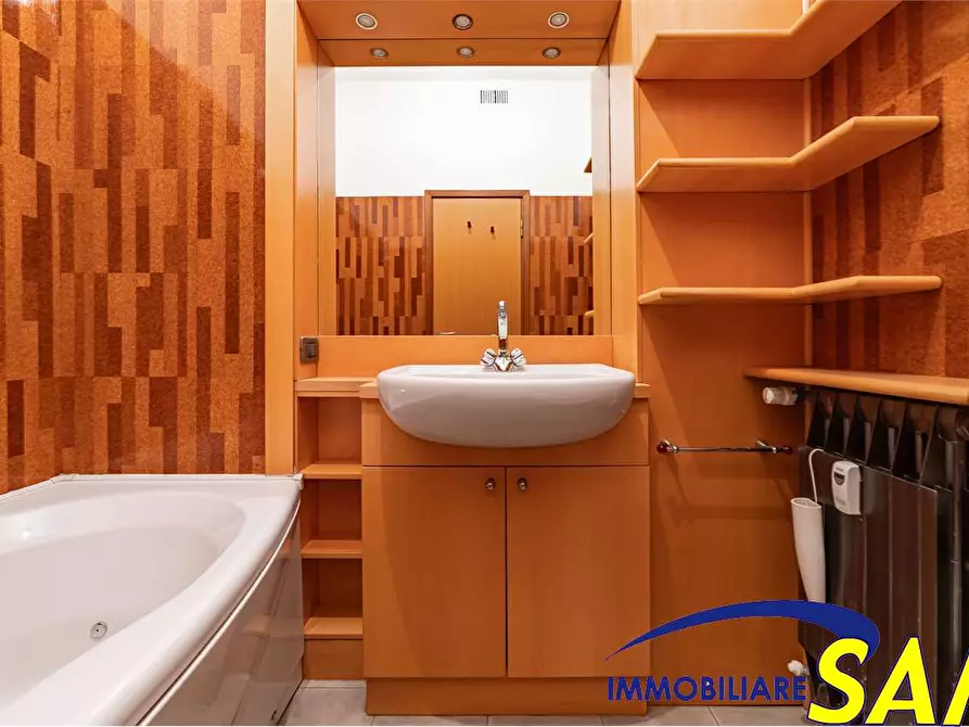 Immagine 21 di Bilocale in affitto  in Via Caposile 8 a Milano