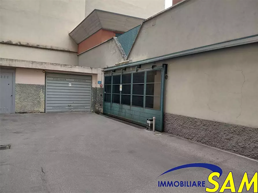 Immagine 5 di Garage in affitto  in Via Cadore 13 a Milano