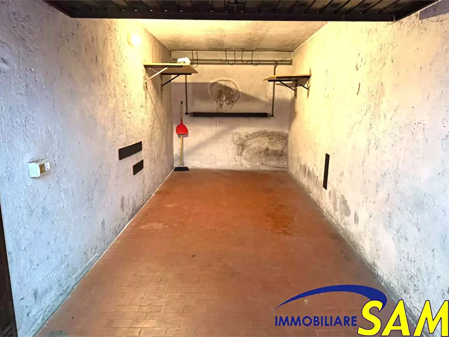 Immagine 2 di Garage in vendita  in Via Maestri Campionesi  29 a Milano
