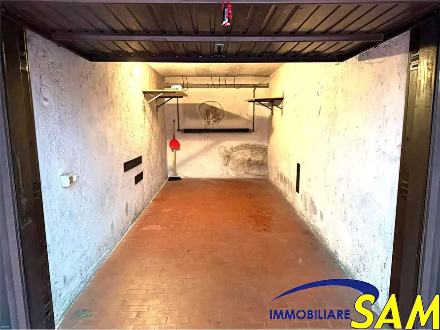 Immagine 3 di Garage in vendita  in Via Maestri Campionesi  29 a Milano