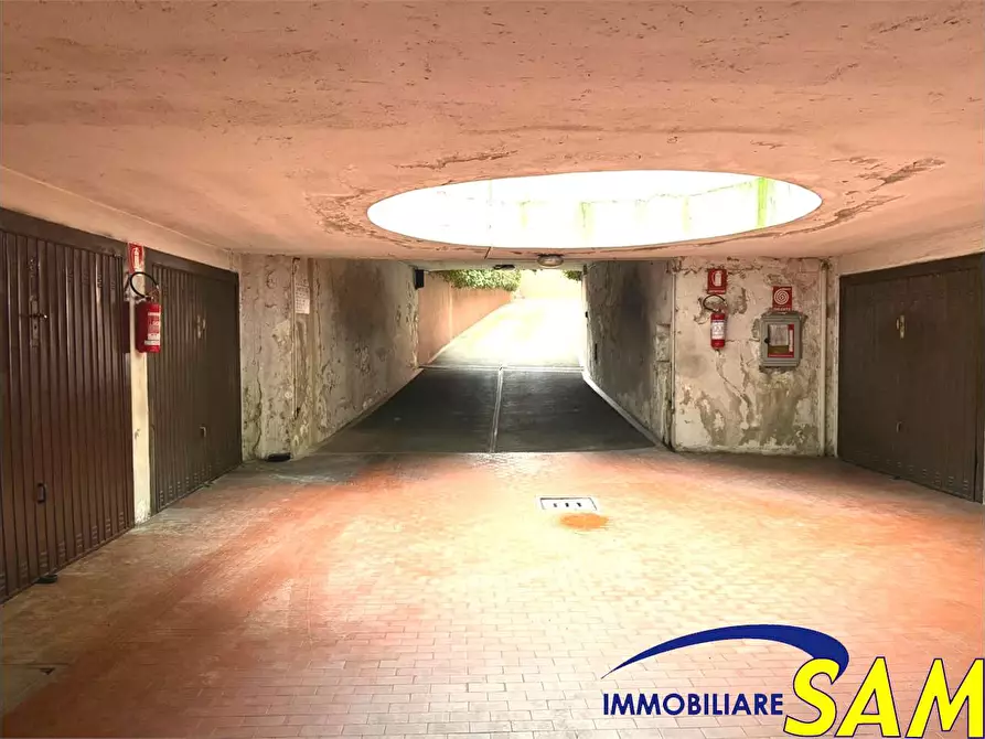 Immagine 4 di Garage in vendita  in Via Maestri Campionesi  29 a Milano