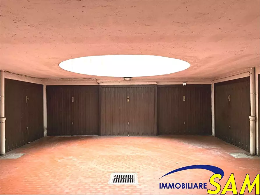 Immagine 5 di Garage in vendita  in Via Maestri Campionesi  29 a Milano