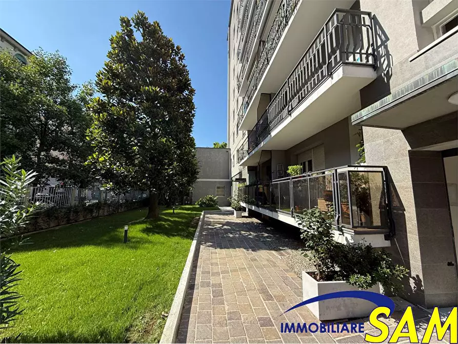 Immagine 17 di Trilocale in affitto  in Via Cervignano 1 a Milano