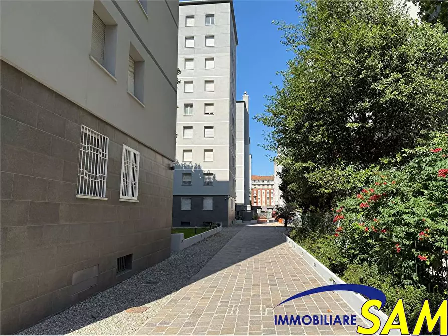 Immagine 13 di Trilocale in affitto  in Via Cervignano 1 a Milano