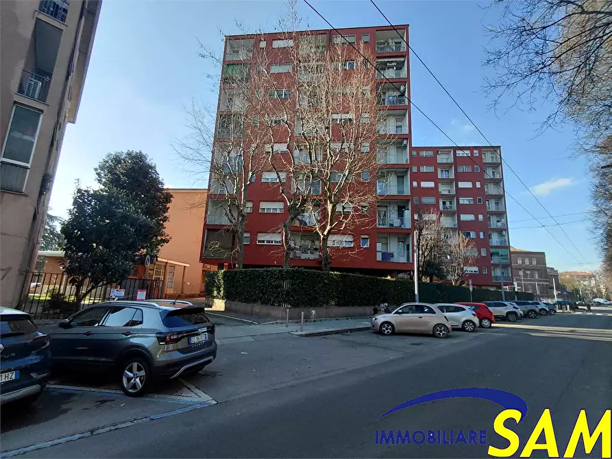 Immagine 38 di Trilocale in vendita  in Viale Omero  16 a Milano