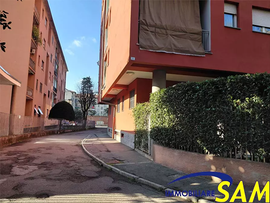 Immagine 39 di Trilocale in vendita  in Viale Omero  16 a Milano