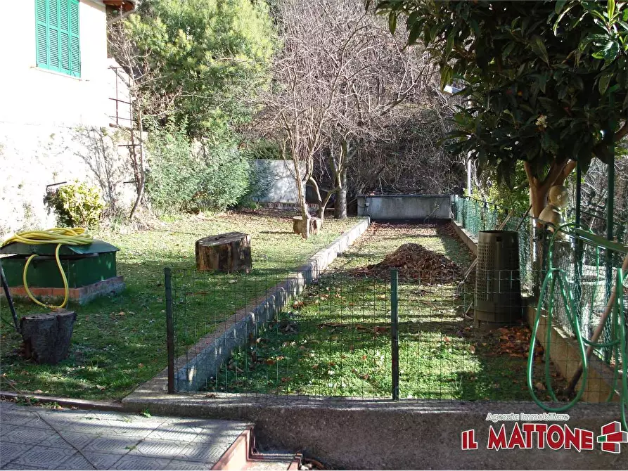 Immagine 24 di Villa in vendita  in Via 2 Giugno a Mignanego