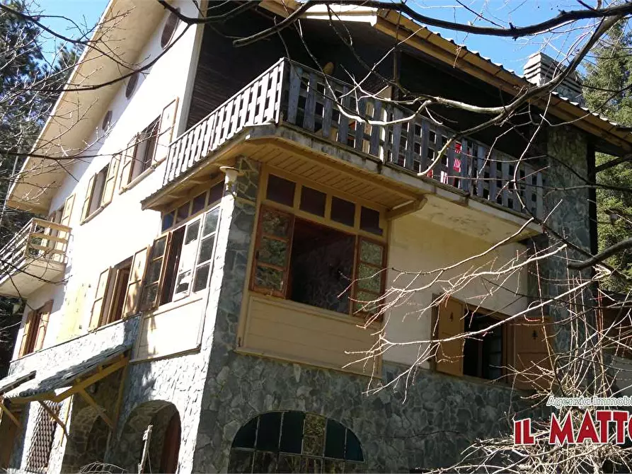Immagine 1 di Villa in vendita  a Ceranesi