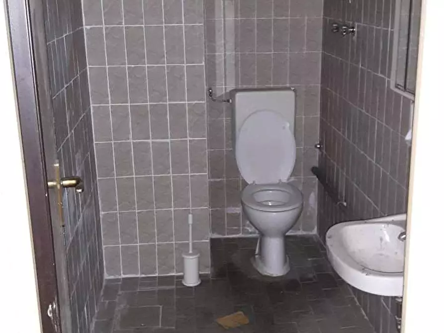 Immagine 14 di Capannone industriale in affitto  a Ceranesi