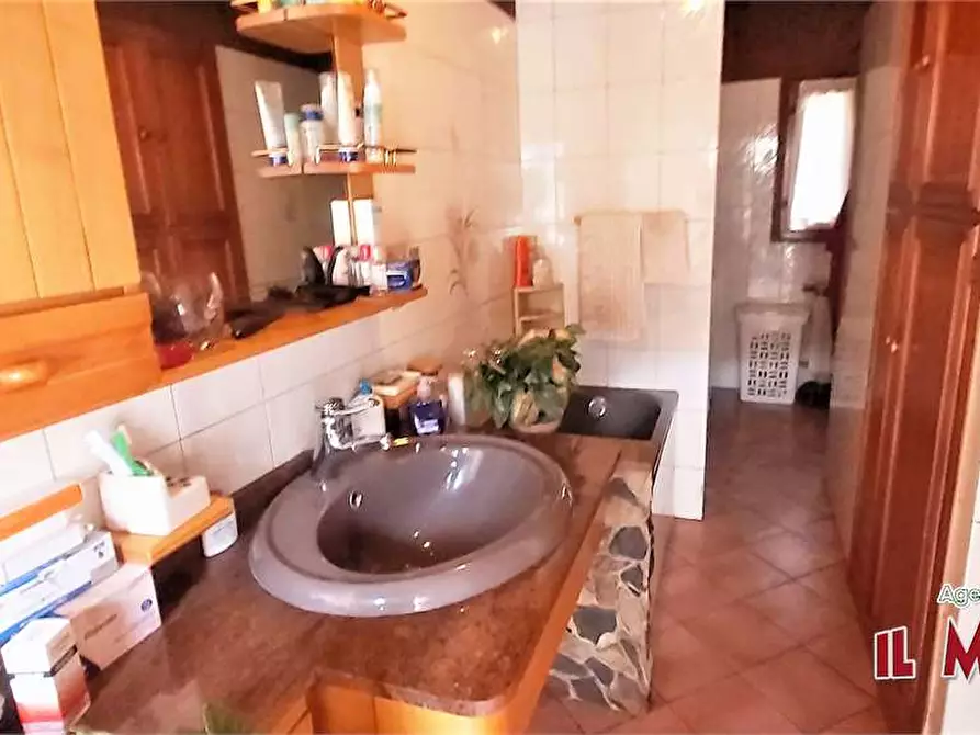 Immagine 9 di Villa in vendita  in Via Begato a Genova