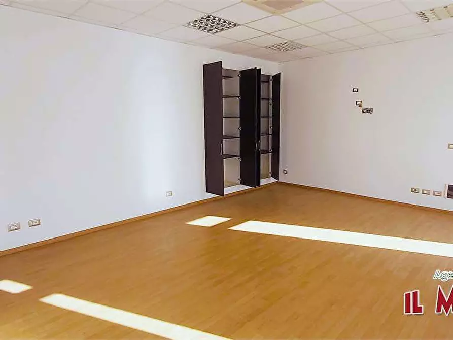 Immagine 3 di Ufficio in affitto  a Mignanego