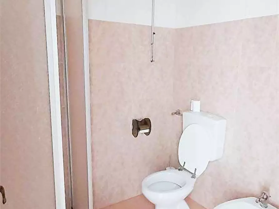 Immagine 8 di Ufficio in affitto  a Mignanego