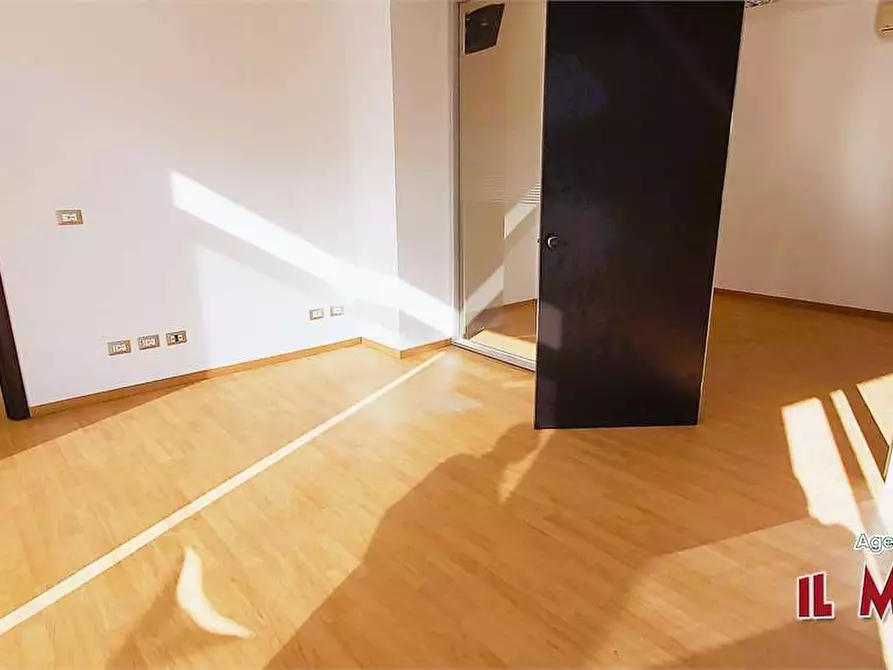 Immagine 10 di Ufficio in affitto  a Mignanego