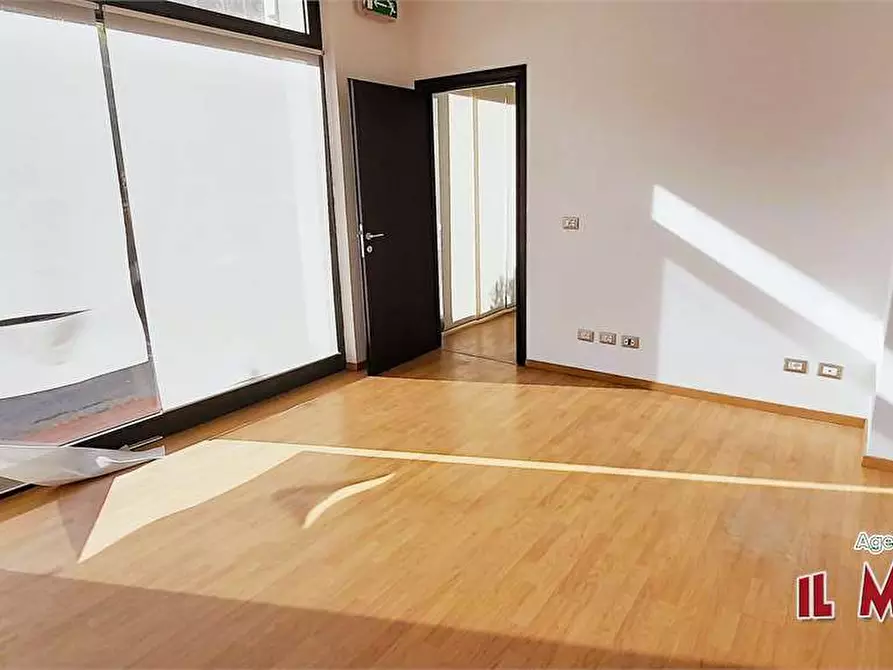 Immagine 11 di Ufficio in affitto  a Mignanego