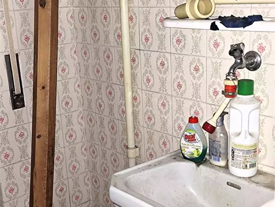 Immagine 2 di Magazzino in vendita  in Via Campomorone a Genova