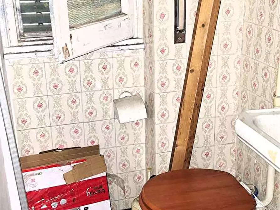 Immagine 3 di Magazzino in vendita  in Via Campomorone a Genova