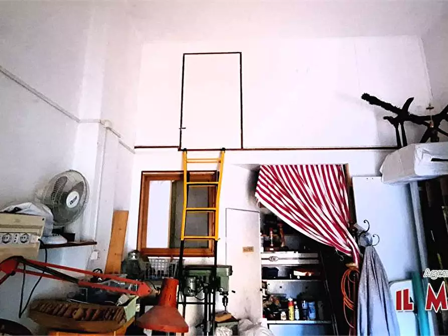 Immagine 4 di Magazzino in vendita  in Via Campomorone a Genova