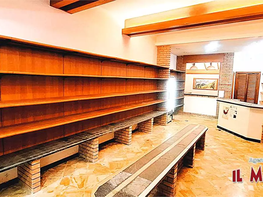 Immagine 2 di Negozio in vendita  in Via Sant'Ambrogio di Voltri a Genova