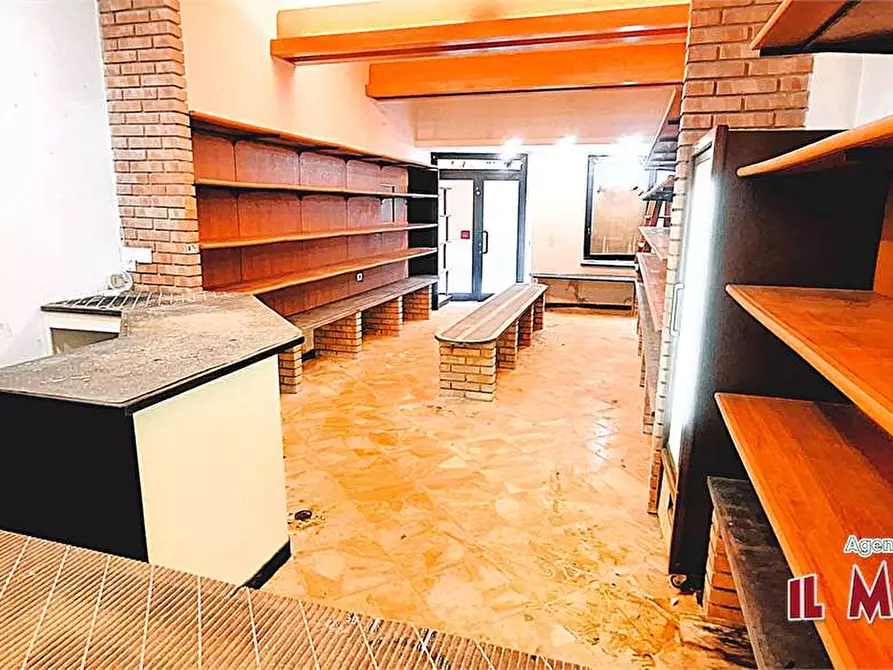 Immagine 4 di Negozio in vendita  in Via Sant'Ambrogio di Voltri a Genova