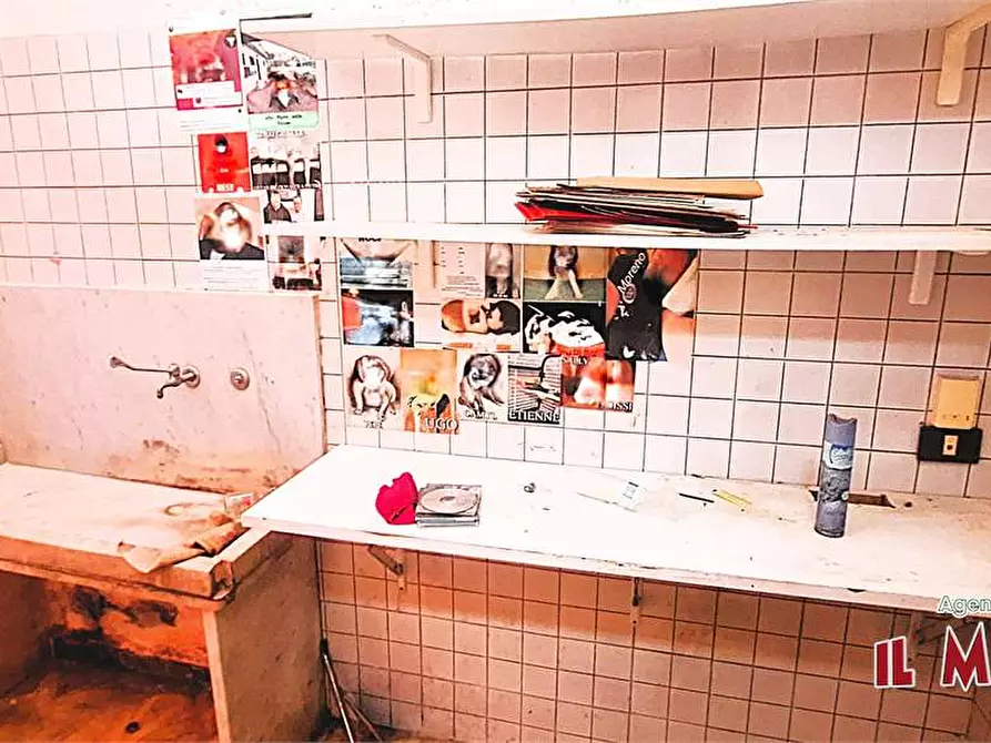 Immagine 7 di Negozio in vendita  in Via Sant'Ambrogio di Voltri a Genova