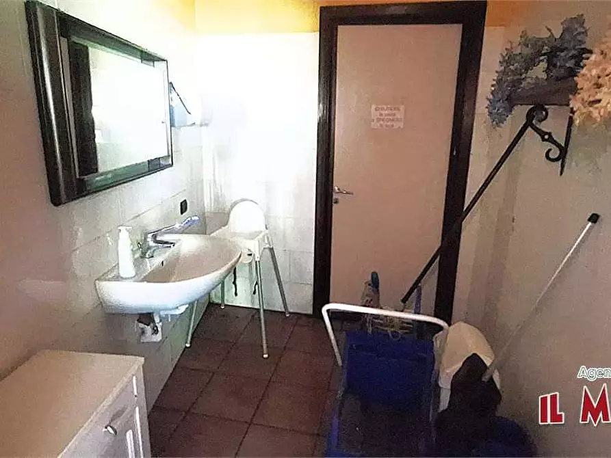 Immagine 10 di Negozio in vendita  in Via Ceresole a Frabosa Sottana