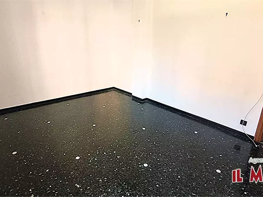 Immagine 11 di Bilocale in vendita  in Via Campomorone a Genova