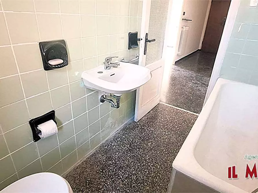 Immagine 12 di Bilocale in affitto  in Via Campomorone a Genova