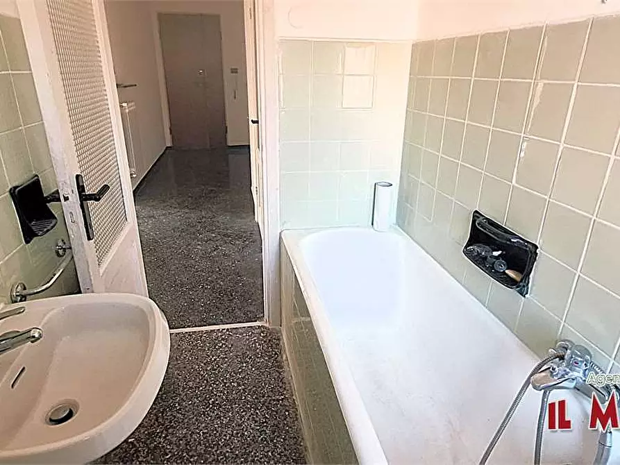 Immagine 13 di Bilocale in affitto  in Via Campomorone a Genova