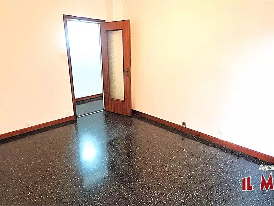 Immagine 15 di Trilocale in affitto  a Genova