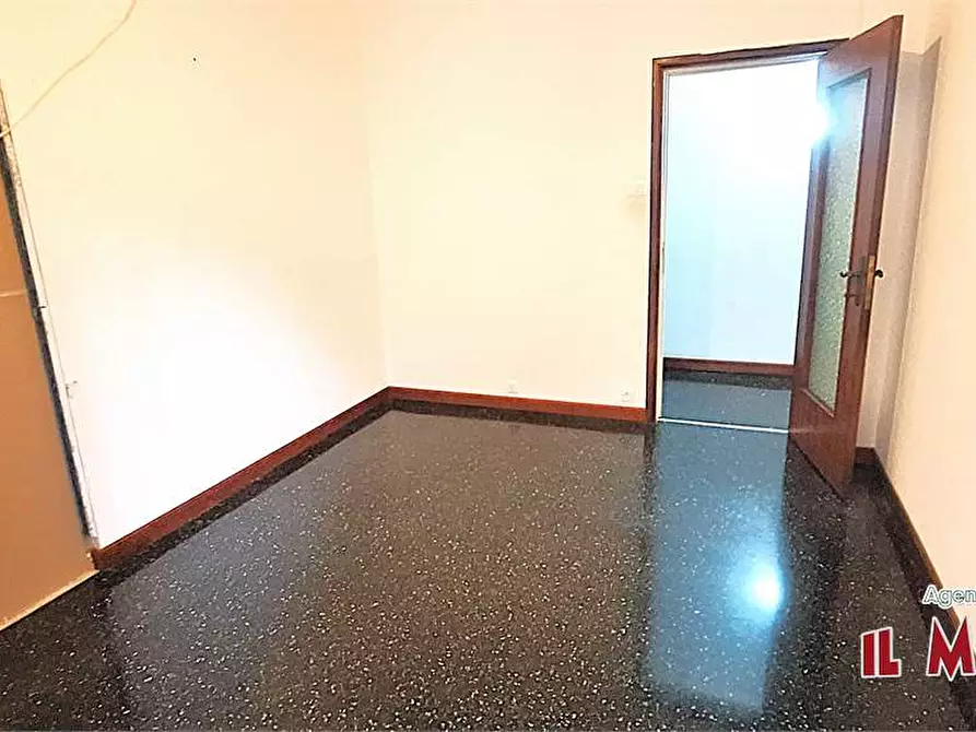 Immagine 13 di Trilocale in affitto  a Genova