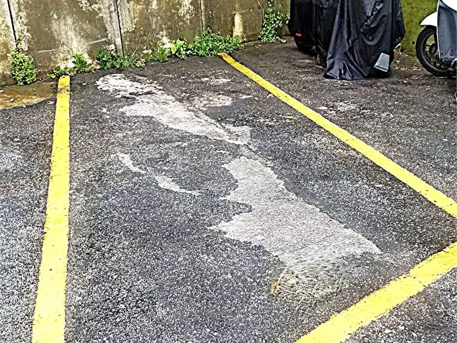 Immagine 2 di Posto auto in vendita  a Genova