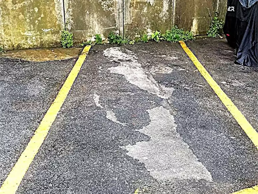 Immagine 4 di Posto auto in vendita  a Genova