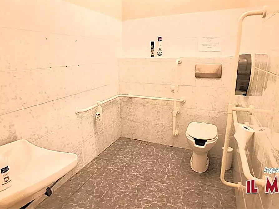 Immagine 12 di Ufficio in affitto  a Genova