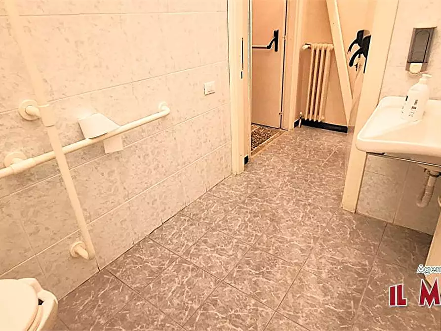 Immagine 13 di Ufficio in affitto  a Genova