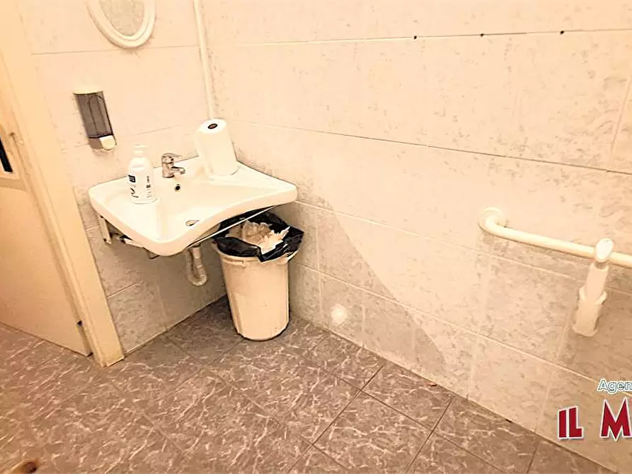Immagine 14 di Ufficio in affitto  a Genova