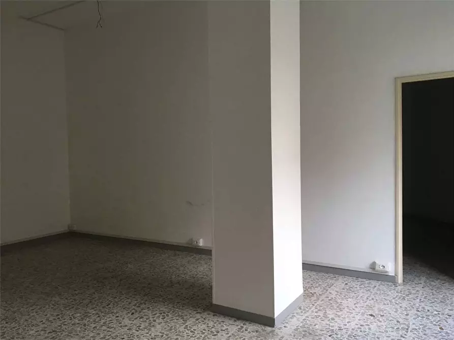 Immagine 2 di Negozio in vendita  a Formia