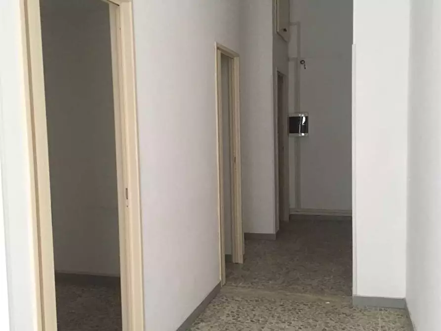 Immagine 5 di Negozio in vendita  a Formia