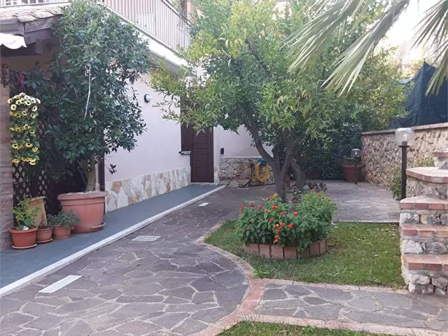 Immagine 4 di Porzione di villa in vendita  a Formia