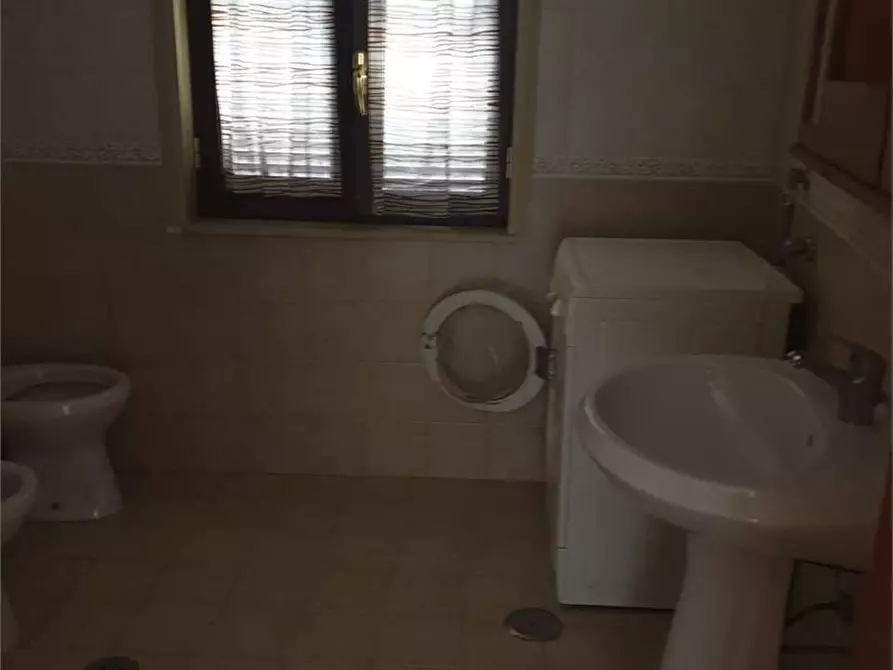 Immagine 6 di Trilocale in affitto  a Minturno