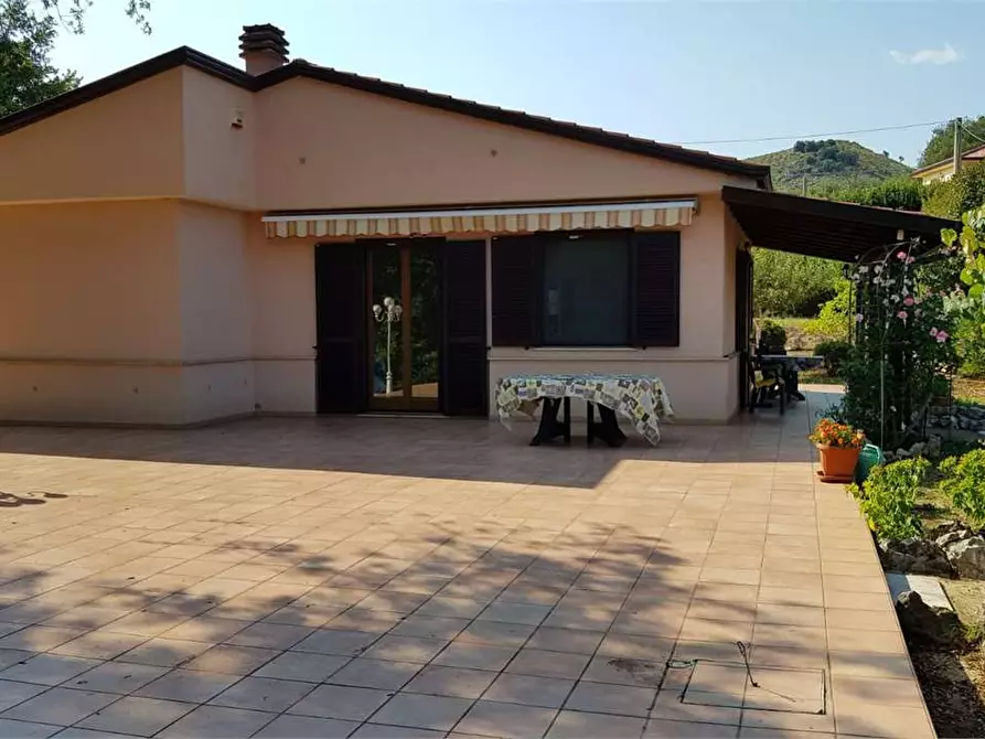 Immagine 1 di Villa in vendita  a Itri