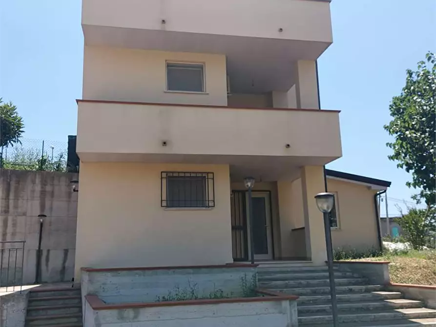 Immagine 1 di Porzione di villa in vendita  a Minturno