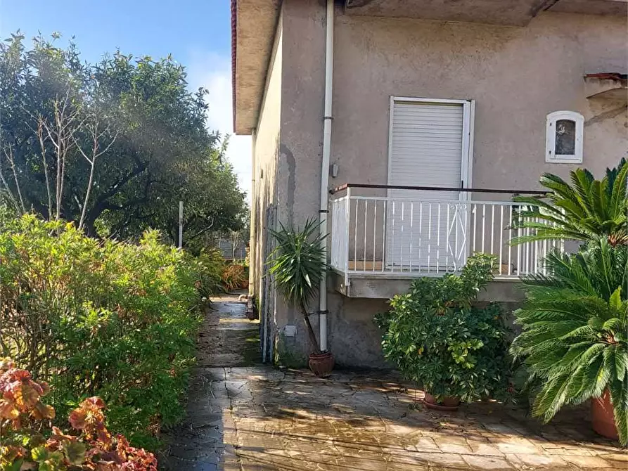 Immagine 2 di Villa in vendita  a Formia