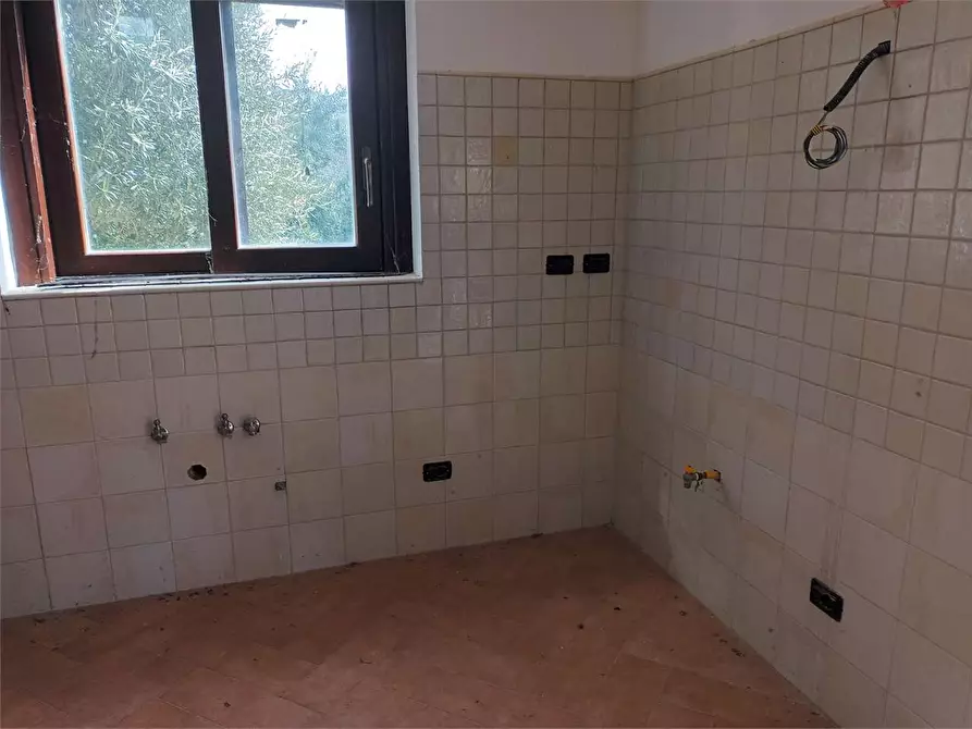 Immagine 9 di Villa in vendita  a Itri