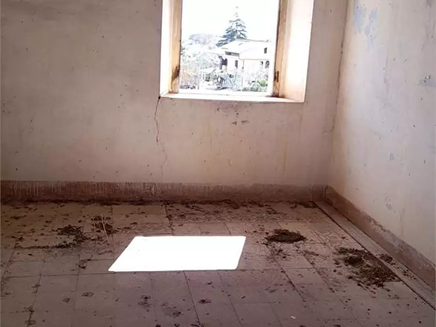 Immagine 10 di Rustico / casale in vendita  a Formia