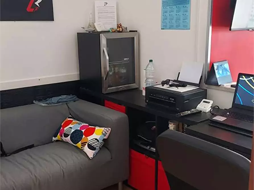 Immagine 4 di Negozio in vendita  a Formia