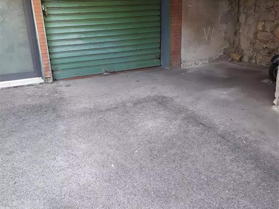 Immagine 1 di Garage in vendita  a Formia