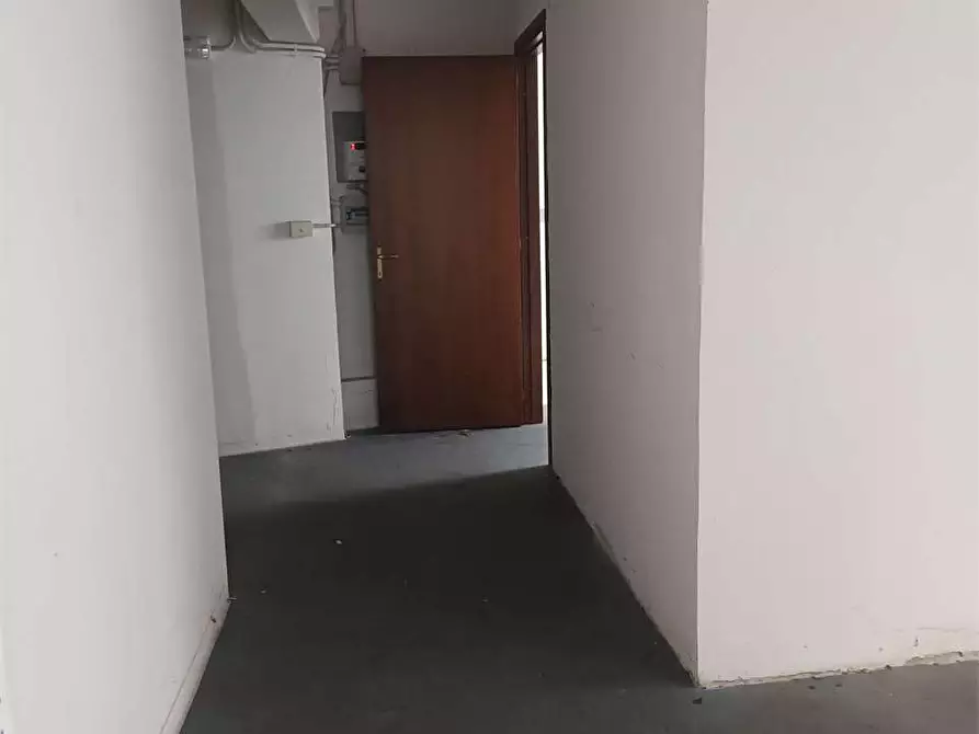 Immagine 2 di Capannone industriale in affitto  a Formia