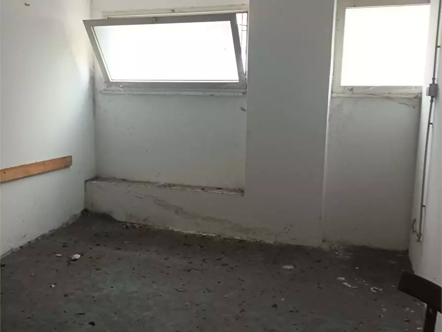 Immagine 5 di Capannone industriale in affitto  a Formia